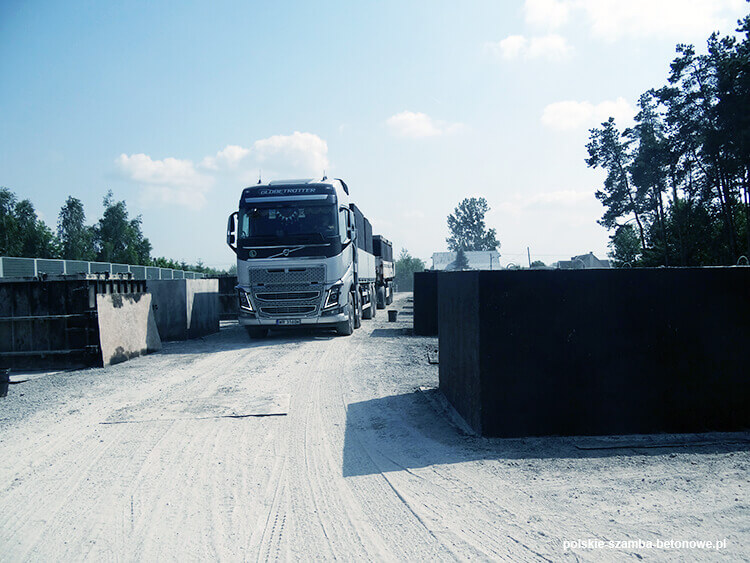 Transport szamb betonowych  w Wolinie